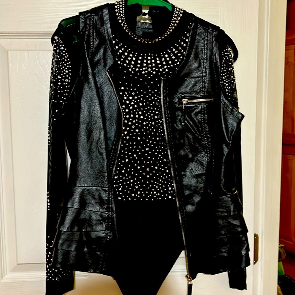 Stunning body shirt size medium